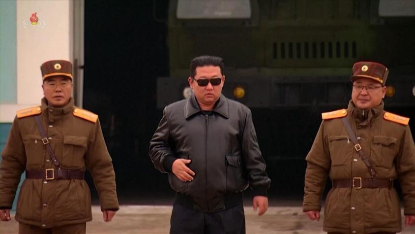 [VIDEO] Kim Jong-Un pide aumentar producción nuclear: Pide tener armas listas para usar