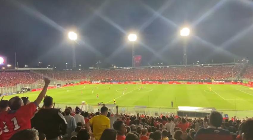 "El que no salta....": hinchas de la Roja protagonizan polémico canto ...
