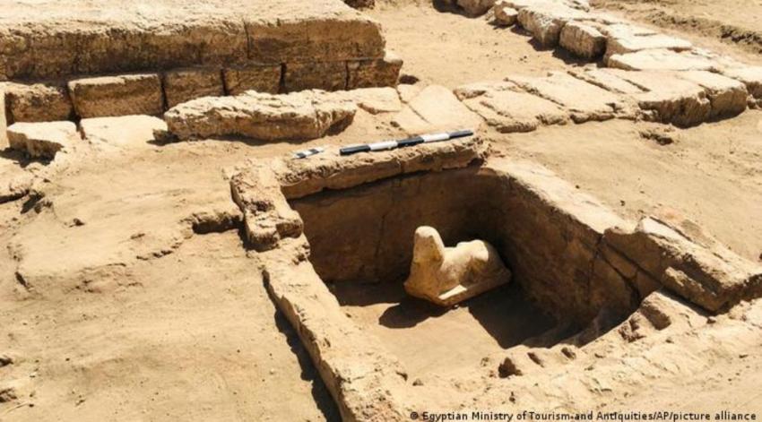 Hallan en Egipto una estatua 'mini esfinge' que representaría a un emperador romano