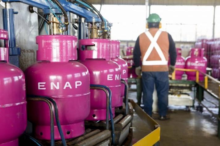 ENAP firma primer contrato con distribuidor minorista para venta regular de Gas de Chile
