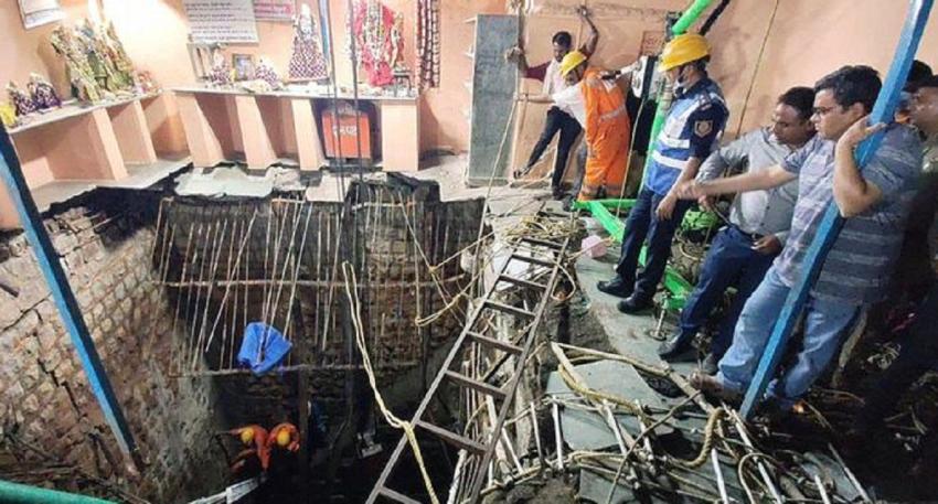 Colapso del piso en un templo en India causa 35 muertos