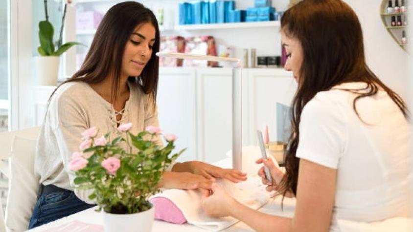 Nails Up!: Pyme de manicure empodera a más de 40 mujeres extranjeras 