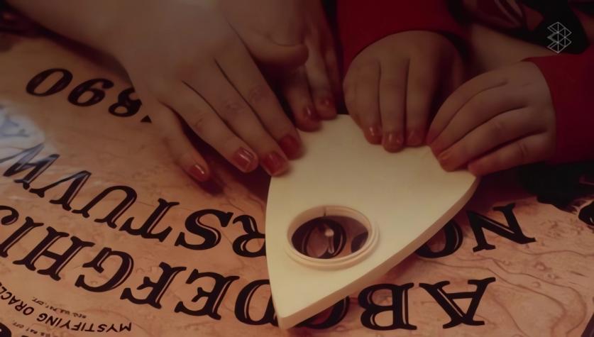 Expolicía aseguró que 28 niñas "abrieron una puerta al mal" jugando a la Ouija Expolicía aseguró que 28 niñas "abrieron una puerta al mal" jugando a la Ouija