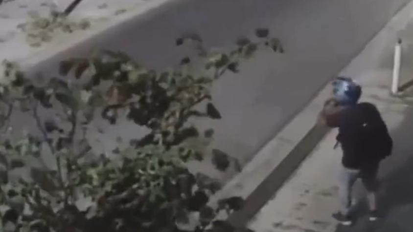 [VIDEO] Policía mata a balazos a ladrón que intentó robarle una moto