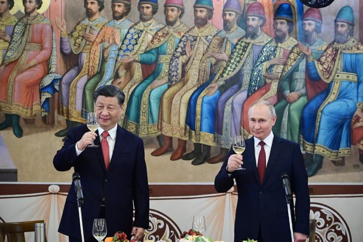 Presidente chino Xi deja Moscú tras cumbre con Putin