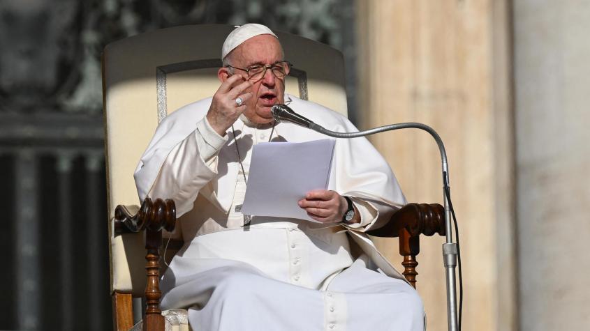 Papa Francisco dice que las mujeres son "generosas" y luego precisa que a veces hay alguna "neurótica"