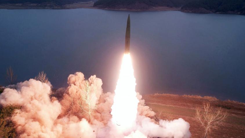 Corea del Norte dispara misil balístico no especificado hacia el mar de Japón