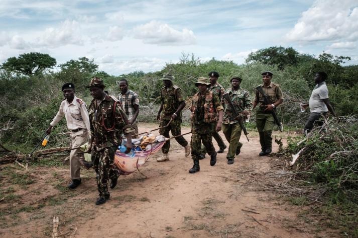 Ayunaron hasta morir: Exhuman al menos 50 cuerpos de integrantes de una secta en Kenia