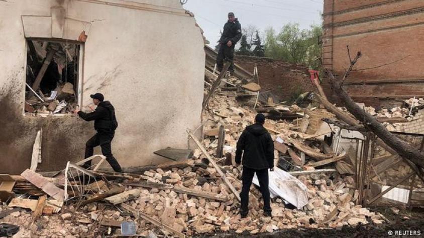Un muerto y 15 heridos por ataque ruso contra ciudad ucraniana