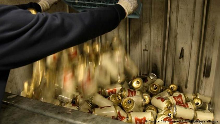 Autoridades europeas desechan miles de cervezas en disputa sobre el eslogan "Champán de las cervezas"