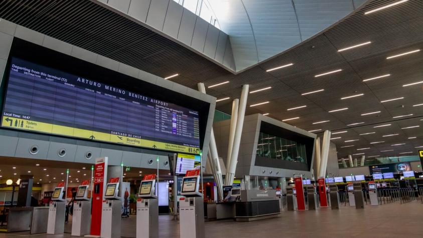 Aeropuerto de Santiago aumentará servicios para facilitar recorridos tras críticas de "Don Francisco"