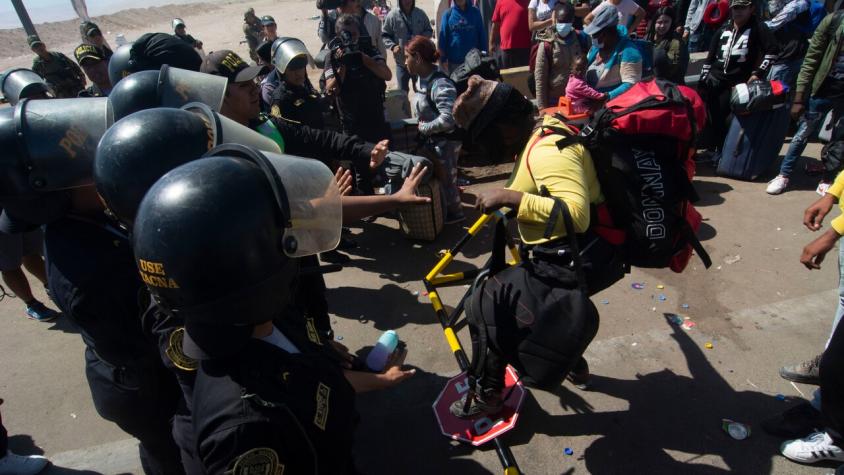 Crisis migratoria en frontera Chile-Perú: Ministro del interior peruano afirma que se evalúa crear un corredor humanitario 