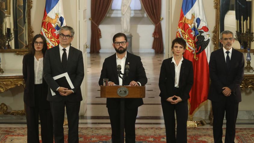 Boric anunció nuevos recursos para seguridad tras asesinato de cabo Palma: "Vamos a cuidar a quienes nos cuidan" Boric anunció nuevos recursos para seguridad tras asesinato de cabo Palma: "Vamos a cuidar a quienes nos cuidan"