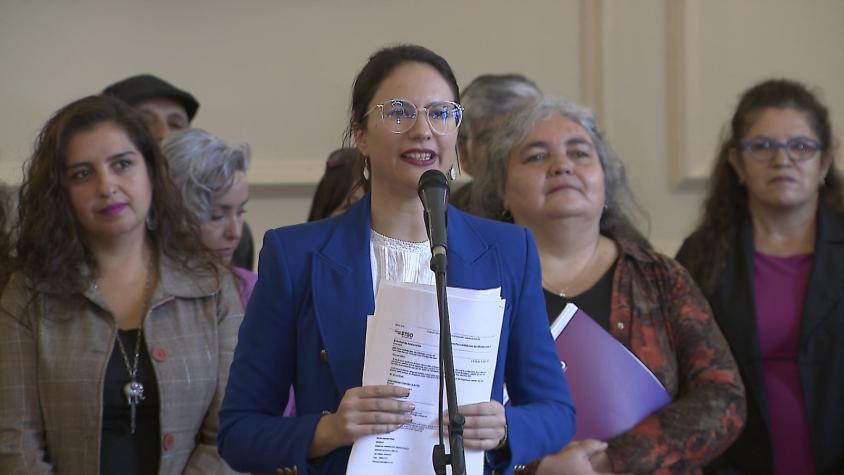 Concejales buscarán destituir a alcaldesa de Santiago: Intentarán acusarla por abandono de deberes
