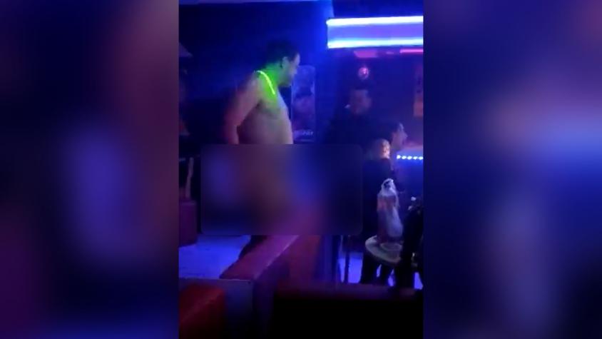 "Realmente bochornoso...": Alcalde ebrio se desnudó bailando en discoteca en Colombia