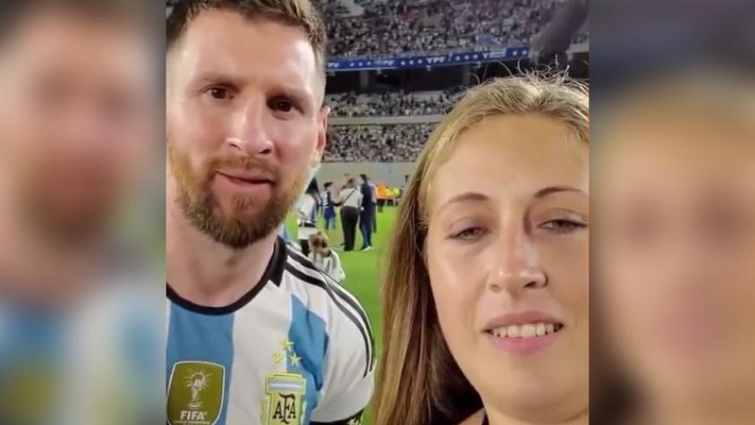 Fanática le pidió una foto a Messi pero los nervios le pasaron la cuenta: recibió una particular ayuda del ídolo