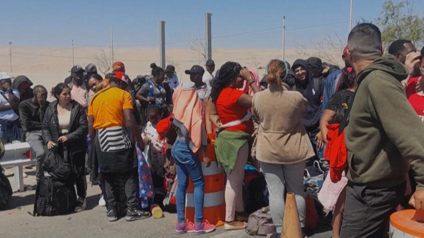 Perú impide ingreso de migrantes desde Chile: Llevan días en la frontera