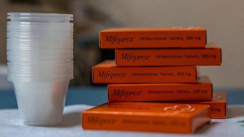 Mifepristona: qué tan segura es la pastilla abortiva en el centro de la polémica en EE.UU.