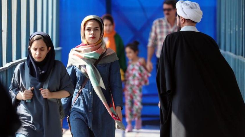 Las cámaras en espacios públicos con las que el gobierno de Irán quiere detectar a las mujeres que vayan sin velo