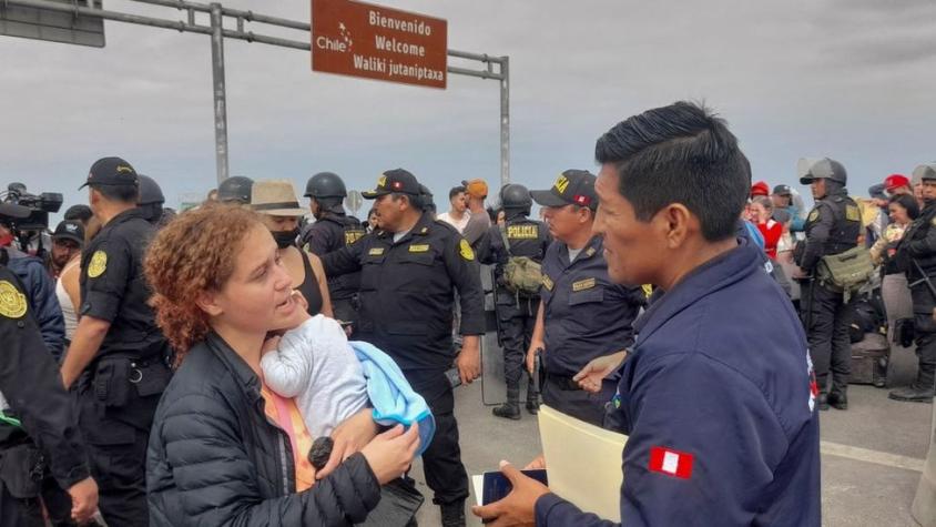 "Lo que quiero es irme a Venezuela, pero no me dejan": el drama de los migrantes varados en la frontera entre Chile y Perú