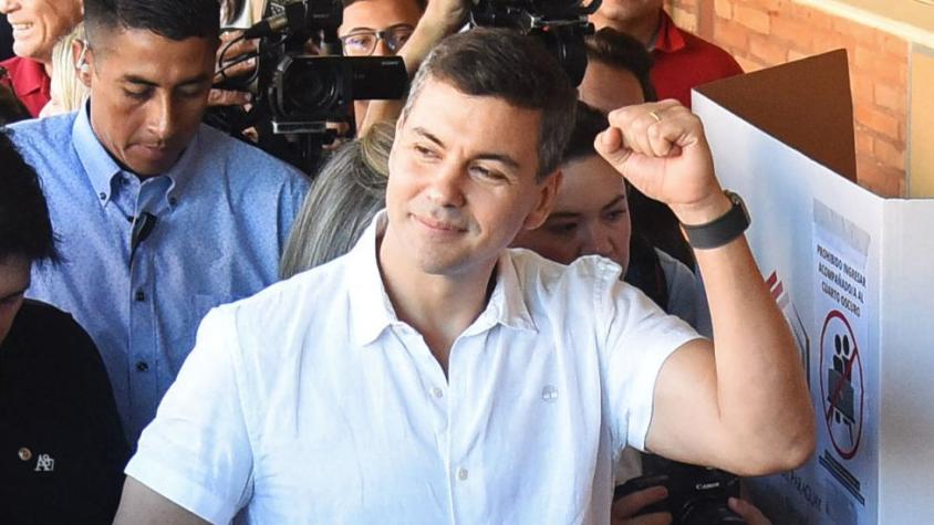 Quién es Santiago Peña, el joven economista que dirigirá Paraguay a la sombra de un controvertido expresidente