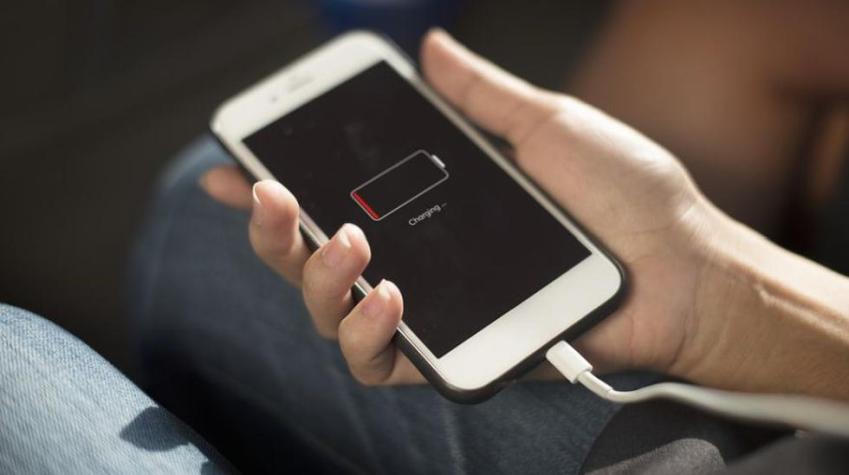 Evita estos cinco errores comunes al cargar tu celular y podrás alargar la vida de su batería