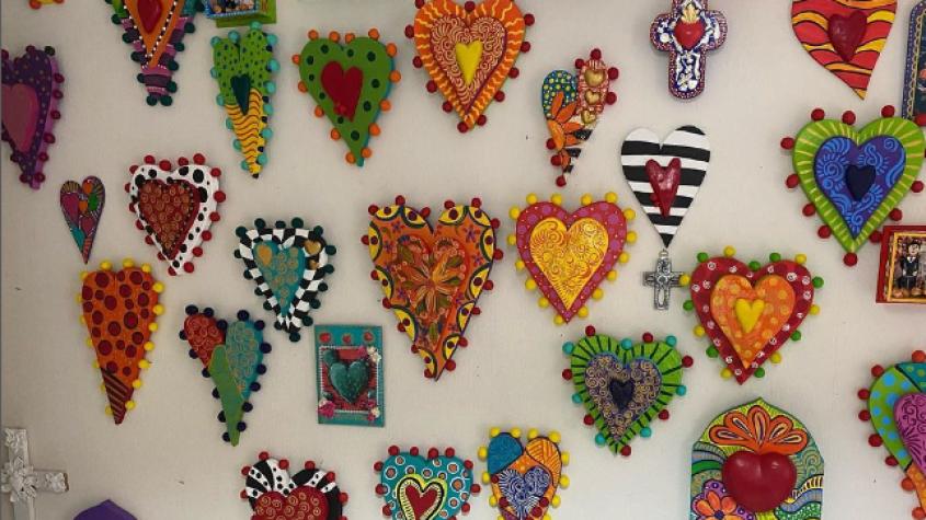[VIDEO] #CómoLoHizo: Chileno crea decoraciones inspirado en la cultura mexicana
