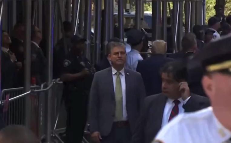[VIDEO] Así fue la llegada de Donald Trump al tribunal para comparecer ante la justicia 