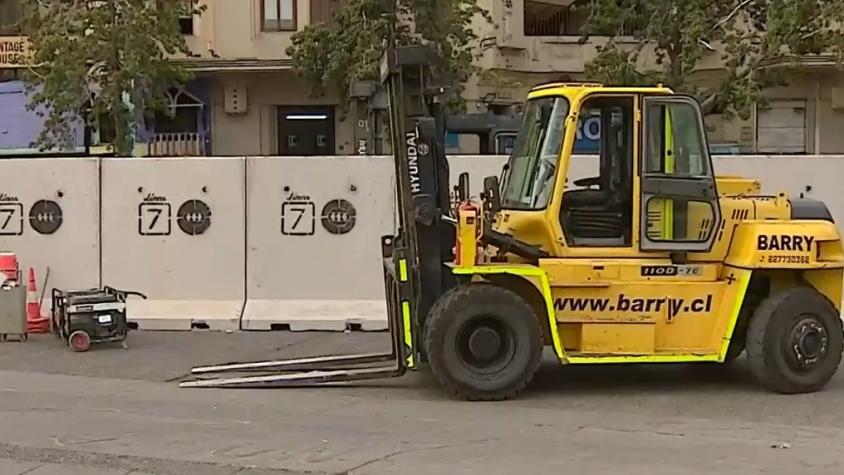 Comienzan trabajos para reabrir acceso principal a estación Baquedano del Metro de Santiago 