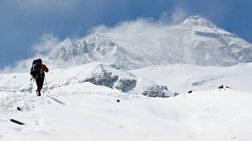 Suspendida búsqueda de tres alpinistas desaparecidos en el Everest