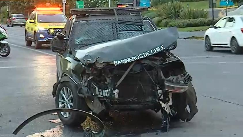 Vehículo del GOPE de Carabineros protagoniza accidente de tránsito en Providencia
