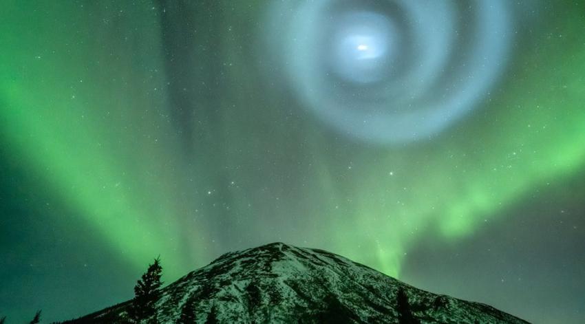 Un raro espiral azul apareció en el cielo de Alaska: ¿Qué es?