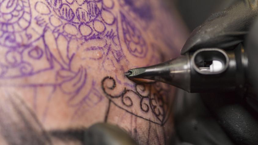 Develan el misterio sobre el contenido de las tintas de los tatuajes