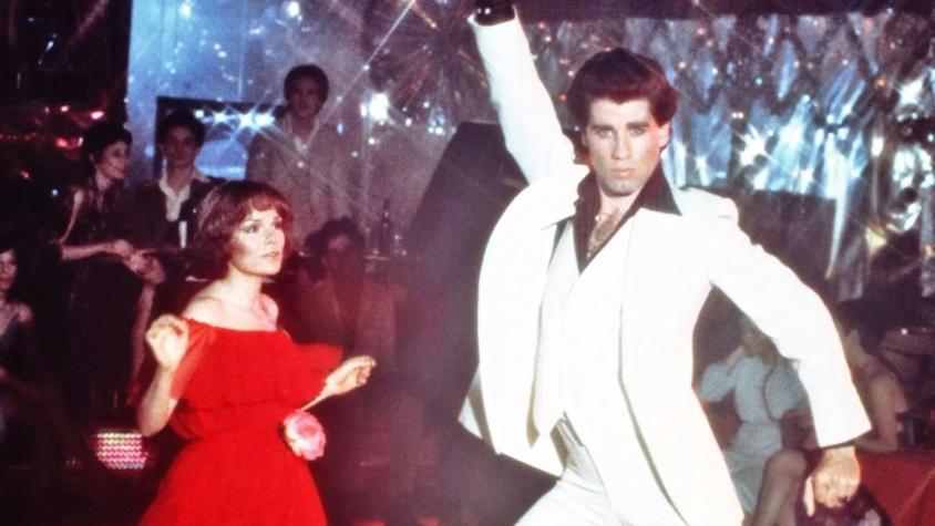 Subastan legendario traje de John Travolta en "Fiebre de sábado por la noche"