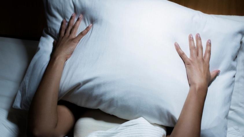Joven chilena acusa entre lágrimas a bulliciosos vecinos: ¿Qué se puede hacer para denunciar ruidos molestos? Joven chilena acusa entre lágrimas a bulliciosos vecinos: ¿Qué se puede hacer para denunciar ruidos molestos?