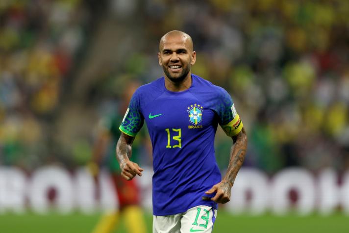 Jueza decide mantener en prisión a Dani Alves por presunta violación