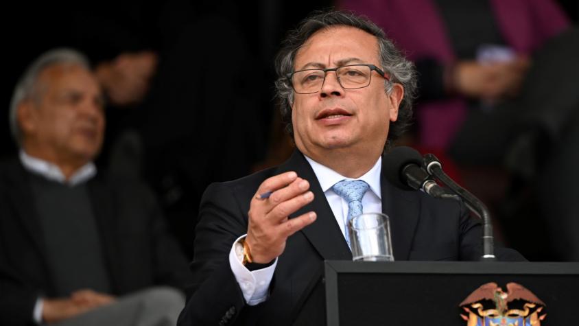 Petro se retracta de su anuncio sobre rescate de niños indígenas en la selva colombiana tras accidente aéreo Petro se retracta de su anuncio sobre rescate de niños indígenas en la selva colombiana tras accidente aéreo