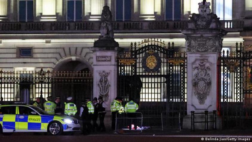 Reportan explosión y un detenido afuera del Palacio de Buckingham