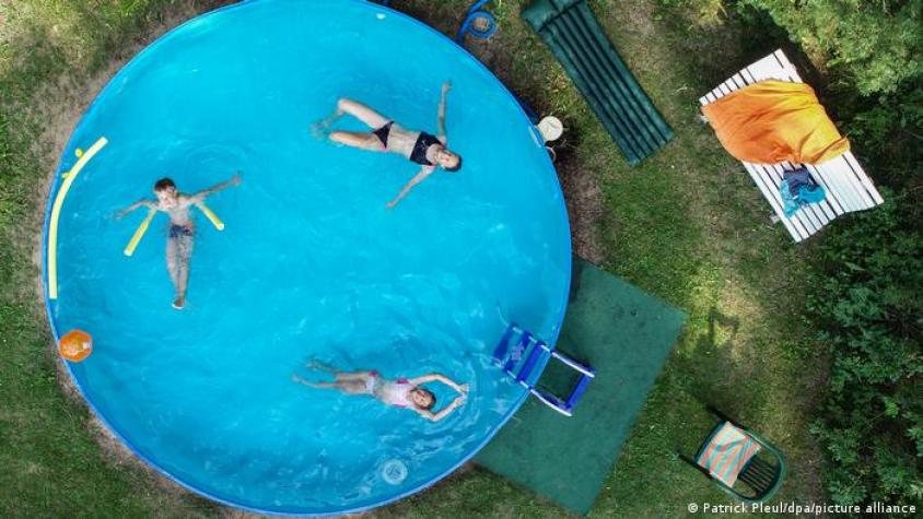 Francia anuncia que prohibirá la venta de piscinas debido a la persistente sequía