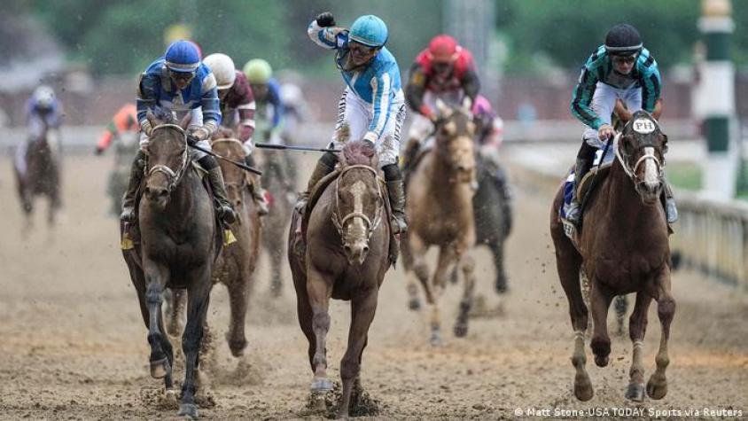 Jinete venezolano gana Derby de Kentucky en el que murieron 7 caballos