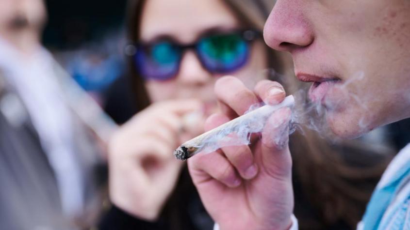 ¿Causa la marihuana depresión en los adolescentes?