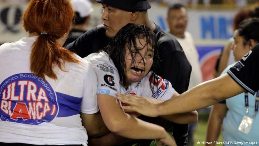 El Salvador: acusan penalmente a 5 por estampida en estadio