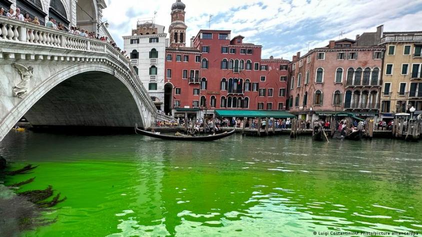 Resuelven el misterio detrás del agua tornado verde fosforescente en Venecia