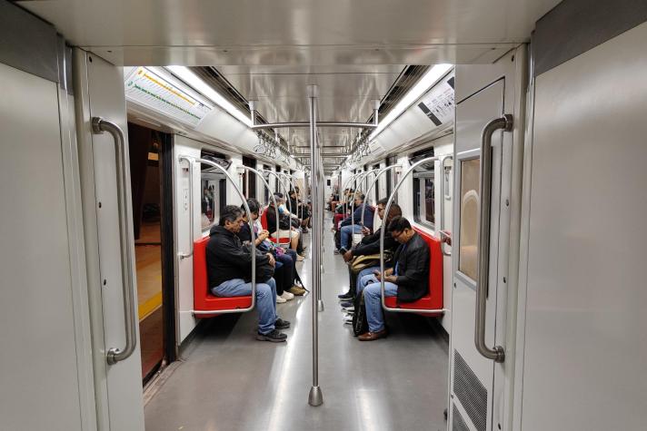 Metro de Santiago informa que reestablece sus servicios en la Línea 4