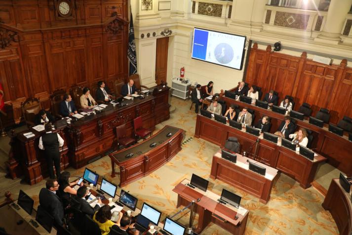 "Fascismo de izquierda": Oposición criticó iniciativa del PS para acortar proceso constitucional a dos meses