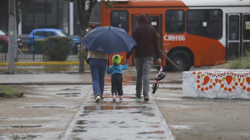 ¿Cuánto lloverá y en qué comunas? El detalle de las precipitaciones que se pronostican para este domingo en Santiago
