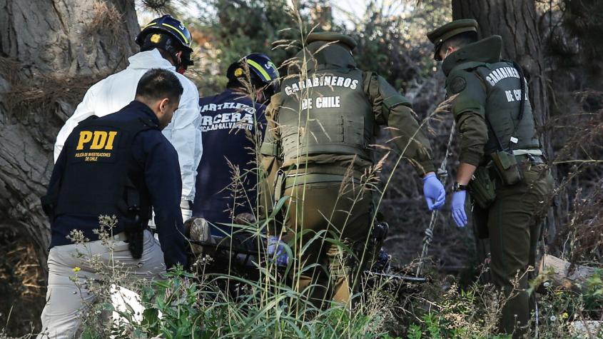 Fue encontrado por trabajador: Investigan hallazgo de cuerpo en canal de regadío en Puente Alto