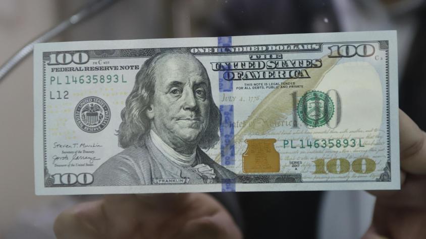 Dólar cae en apertura por debajo de $790 tras contundente triunfo de la derecha en elección constitucional