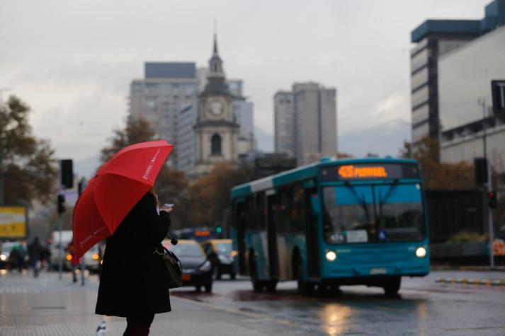 Se viene la lluvia: ¿Cuándo y a qué hora comenzarían las precipitaciones en Santiago?