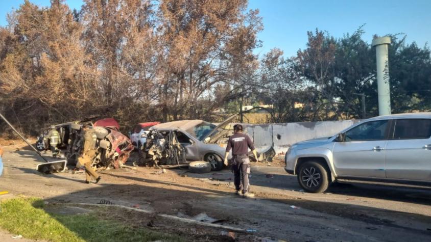 Varios lesionados tras choque múltiple en Peñalolén: al menos nueve vehículos involucrados 